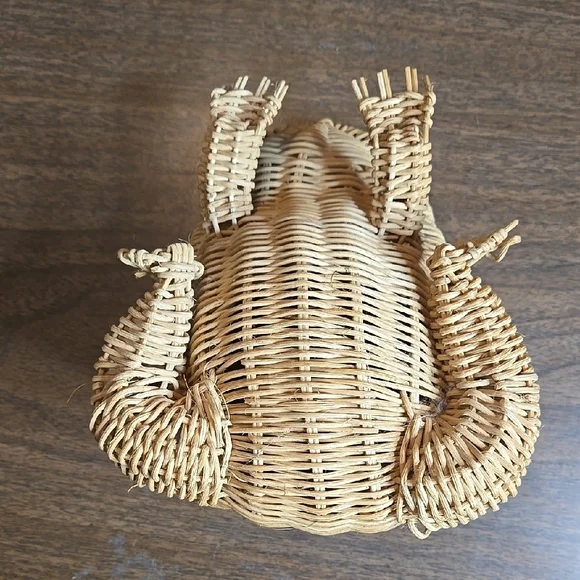 *Vintage 1970s Wicker Frog Planter - Picture 5 of 12